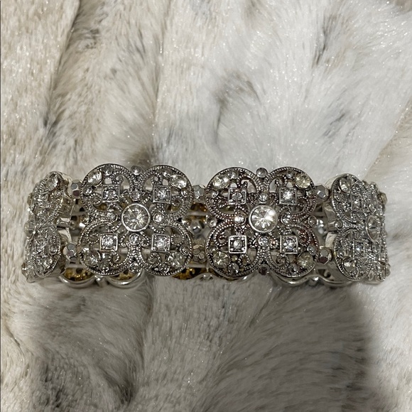 Elegant Silver Filigree Bracelet - Picture 2 of 5